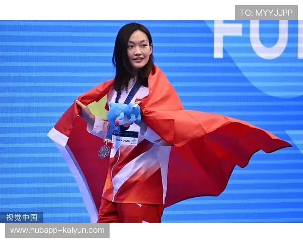 于子迪与李冰洁训练互动，展现代际传承